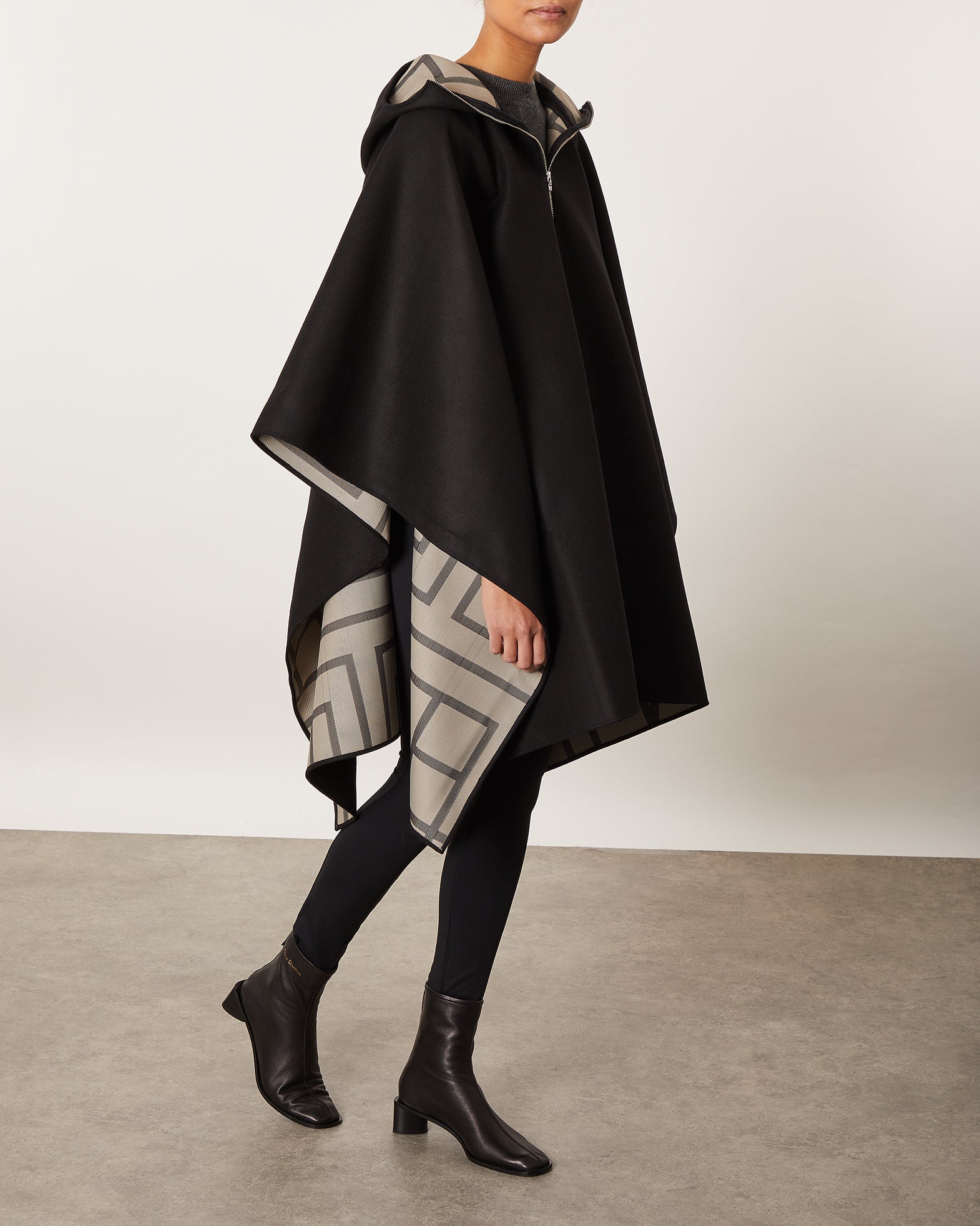 Totême Poncho Monogram ONESIZE Svart 100