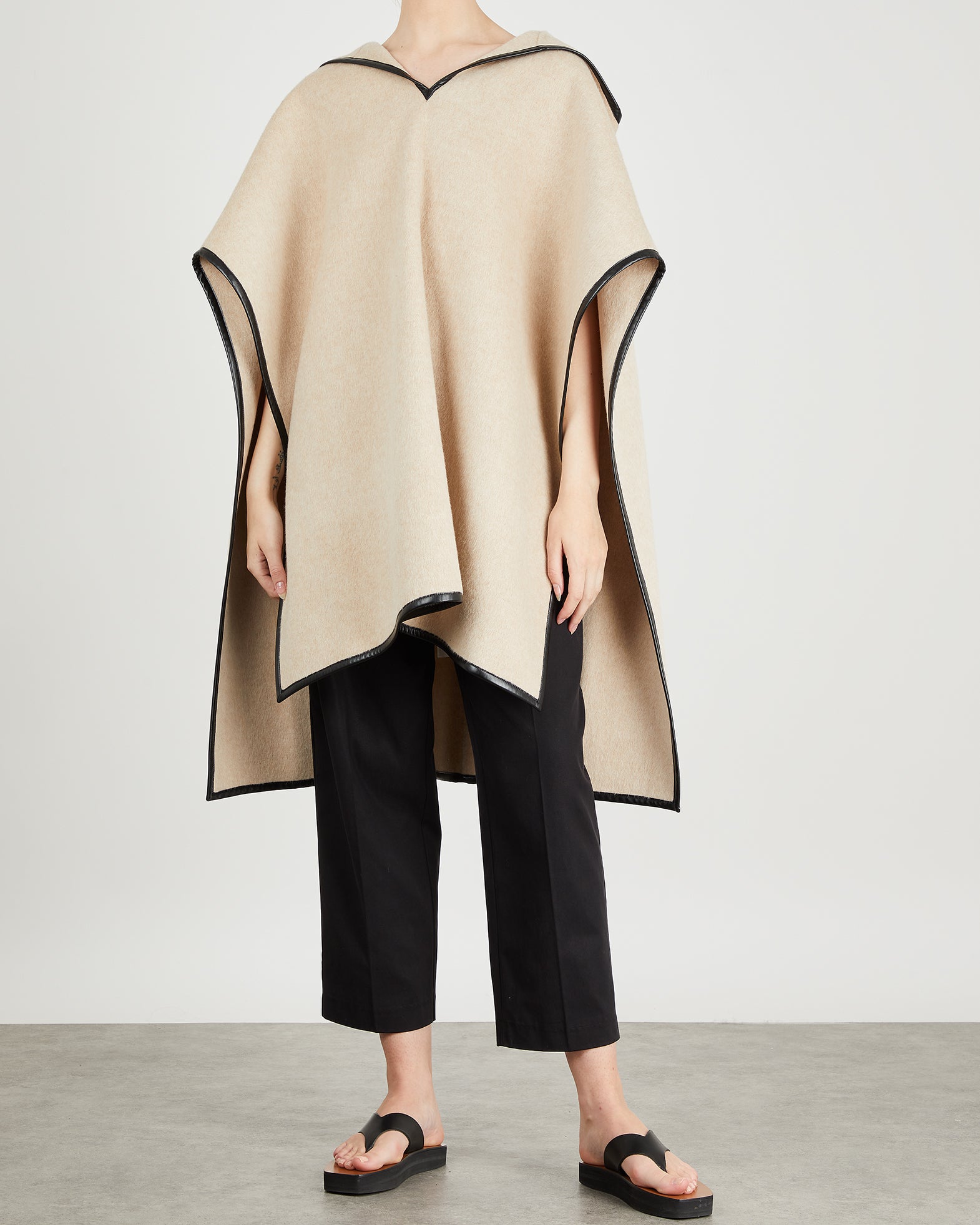 One & Other Cape Blanket ONESIZE Egg shell 100