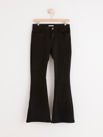 FREJA WIDER FIT Jeans med mer generös passform
