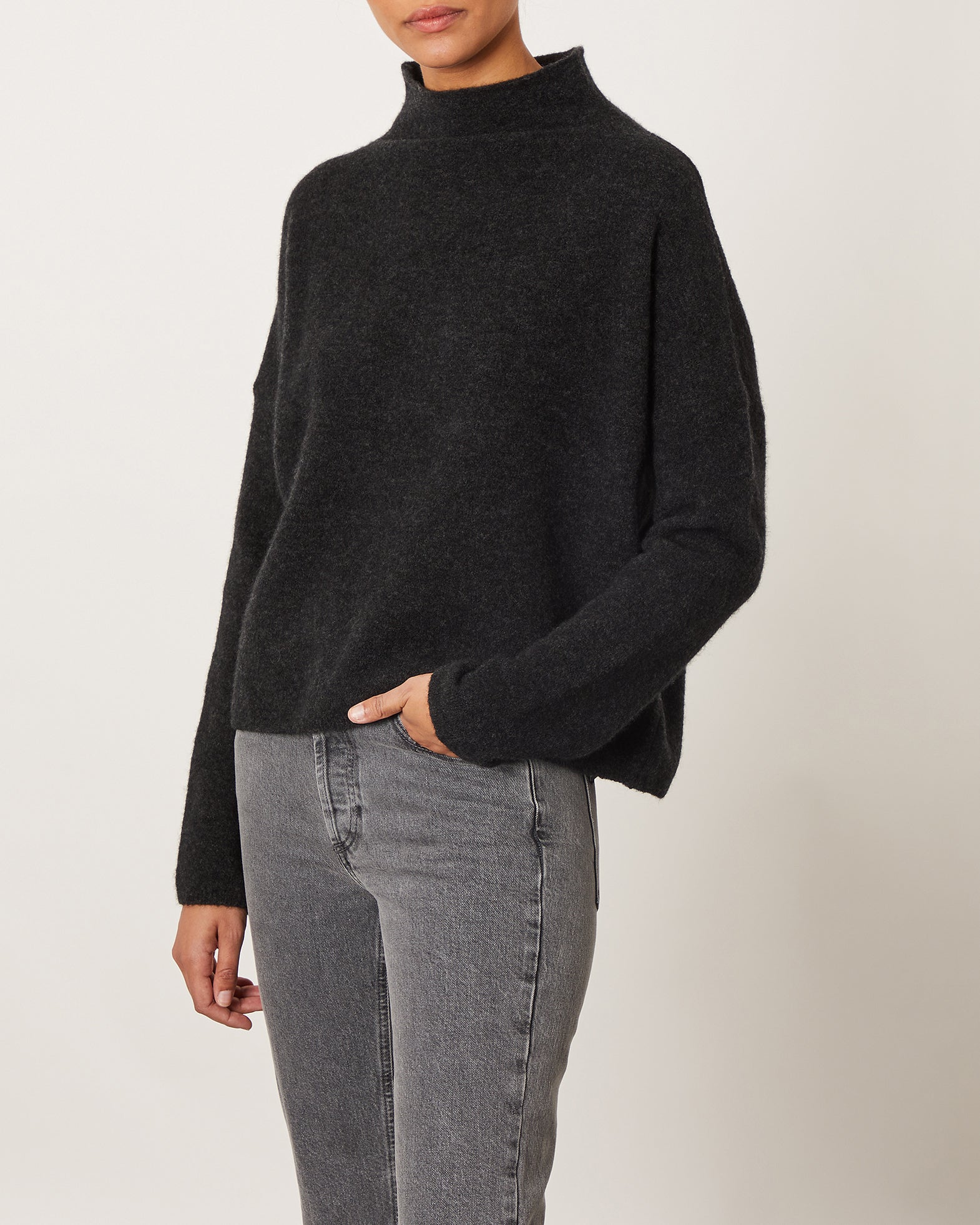 Filippa K Tröja Mika Yak Funnelneck S Charcoal 002