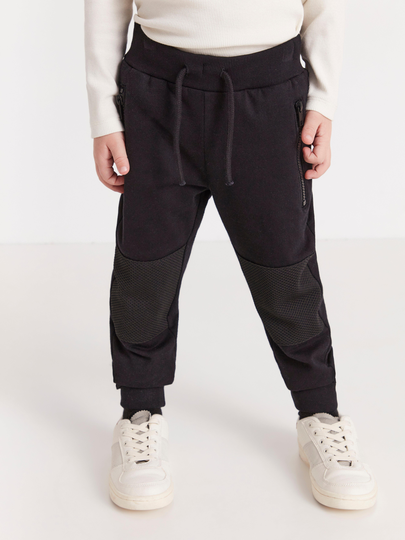 Sweatpants med lappar i mesh på knäna