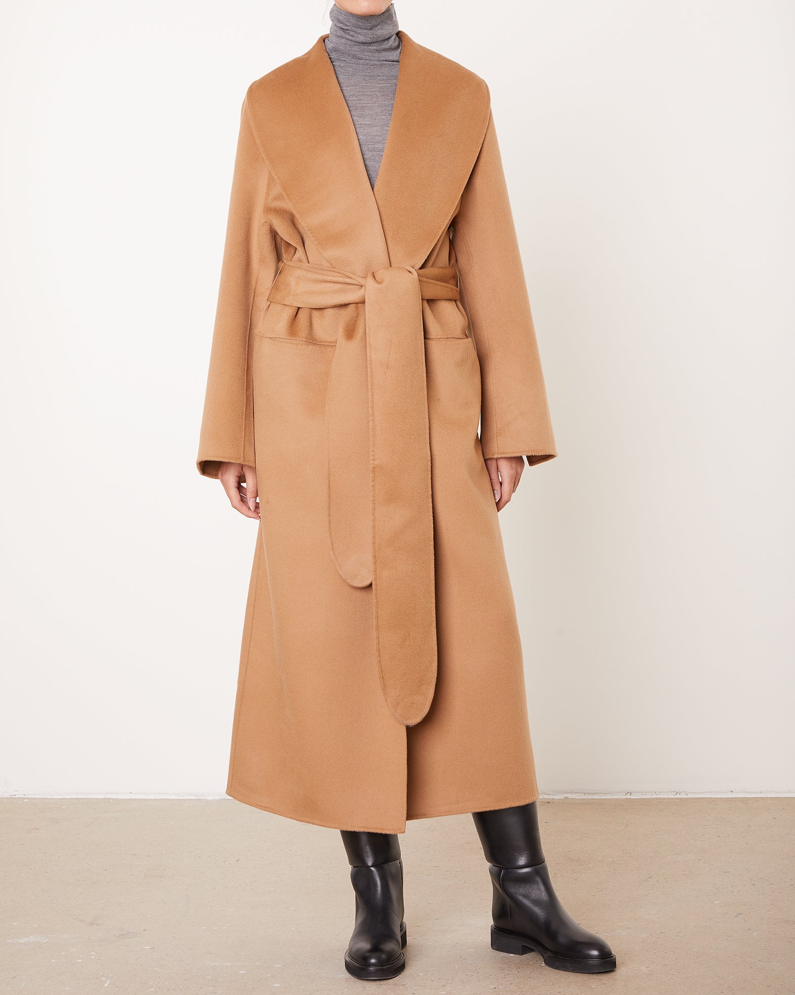 Totême Kappa Robe 32 Camel 010