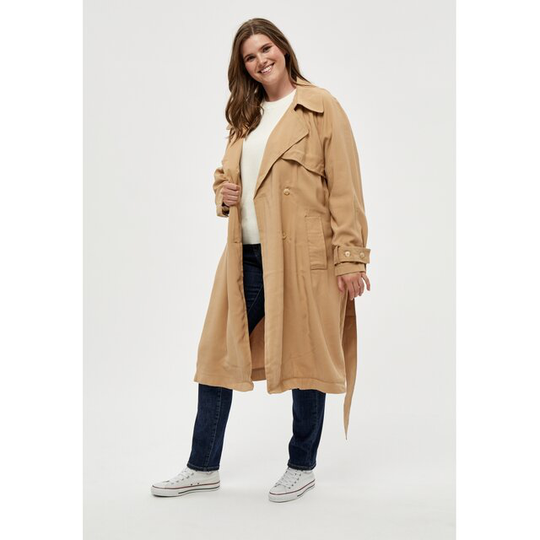 Delilah Trenchcoat Curve